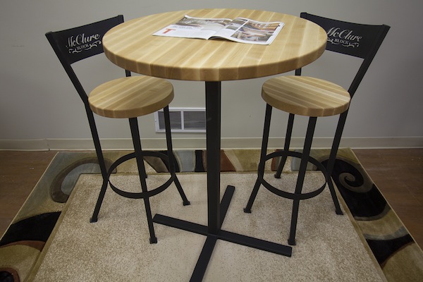 Pub-Table-Set