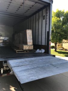 Shuffleboard table shipping liftgate